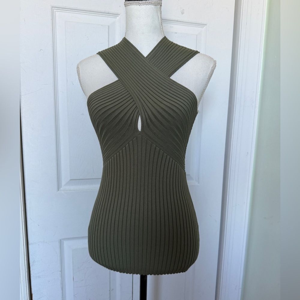 BCGC Maxazaria Crisscrossed Bodycon Business Casual Top- size small